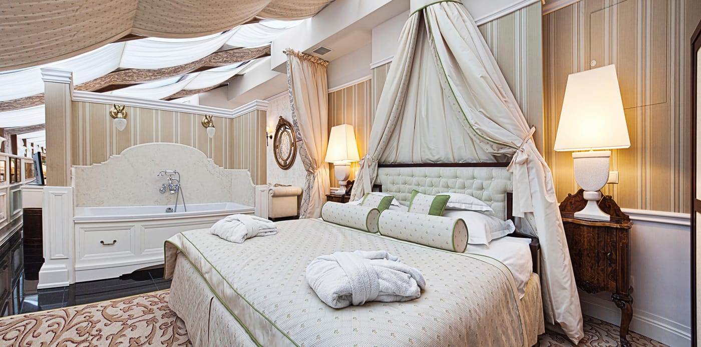 The-Bonerowski-Palace-Room-10