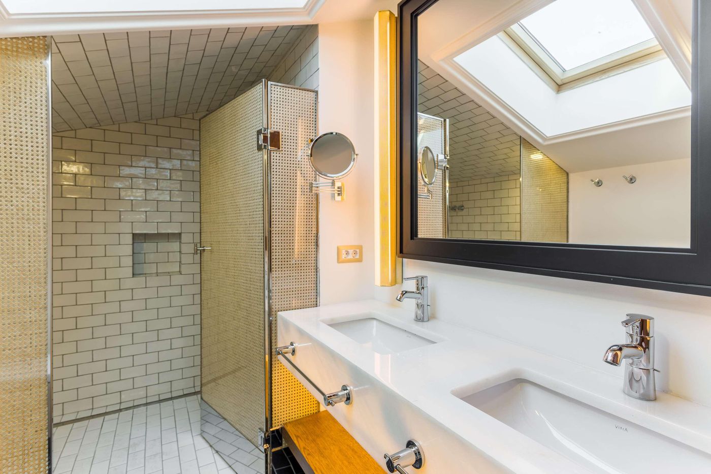 Room-Mate-Emir-Room-80