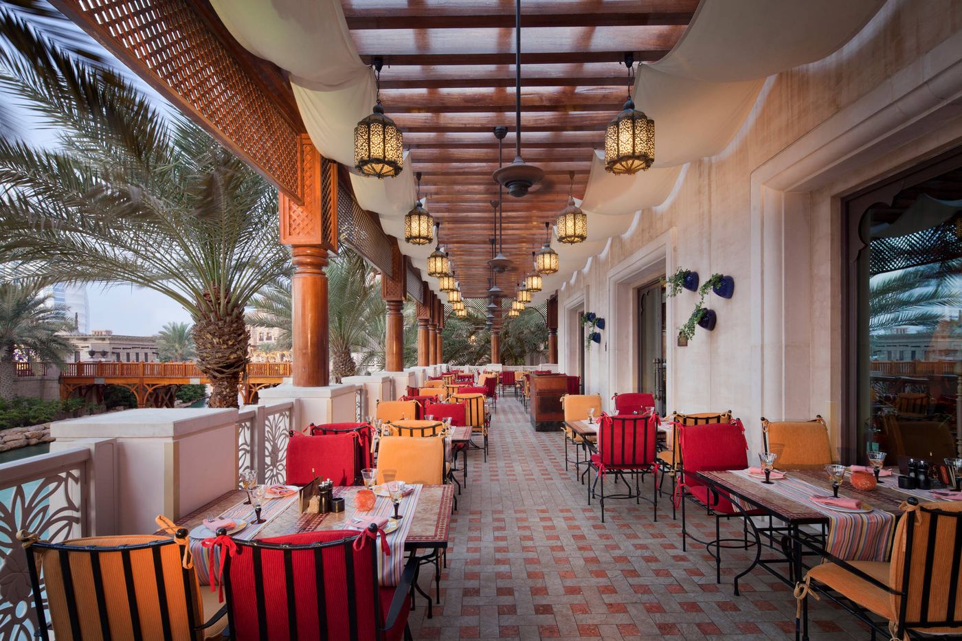 Jumeirah-Al-Qasr--Restaurant-21