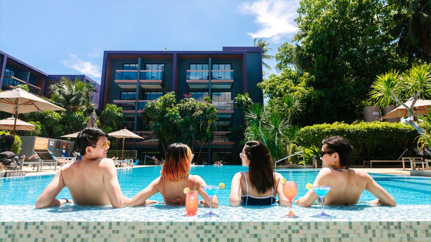 Holiday-Inn-Express-Phuket-Patong-Beach-Central-Pool-13