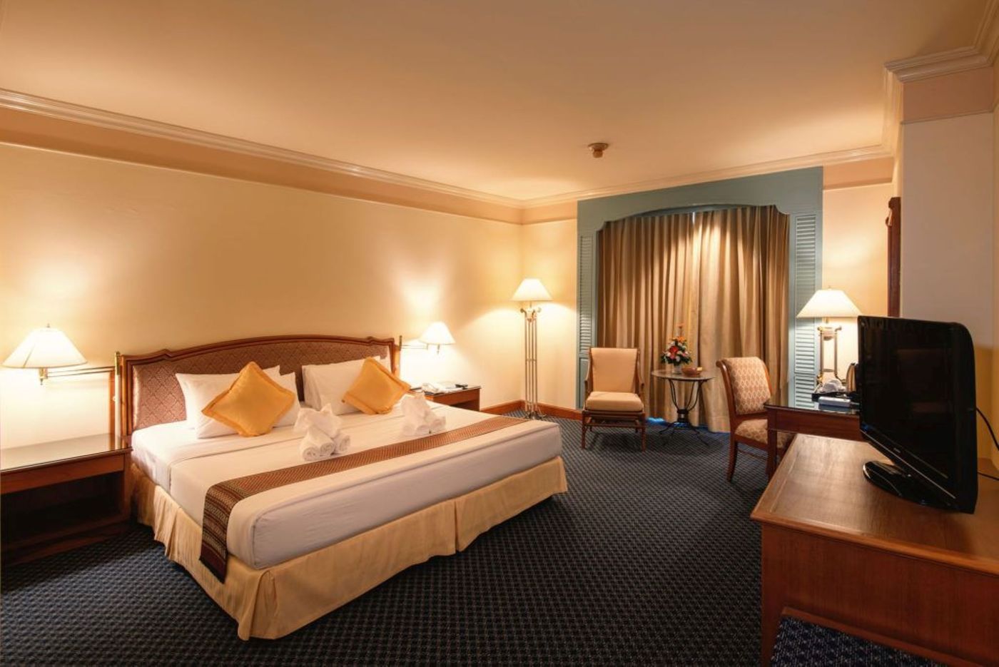 Montien-Riverside-Bangkok-Hotel-Room-29