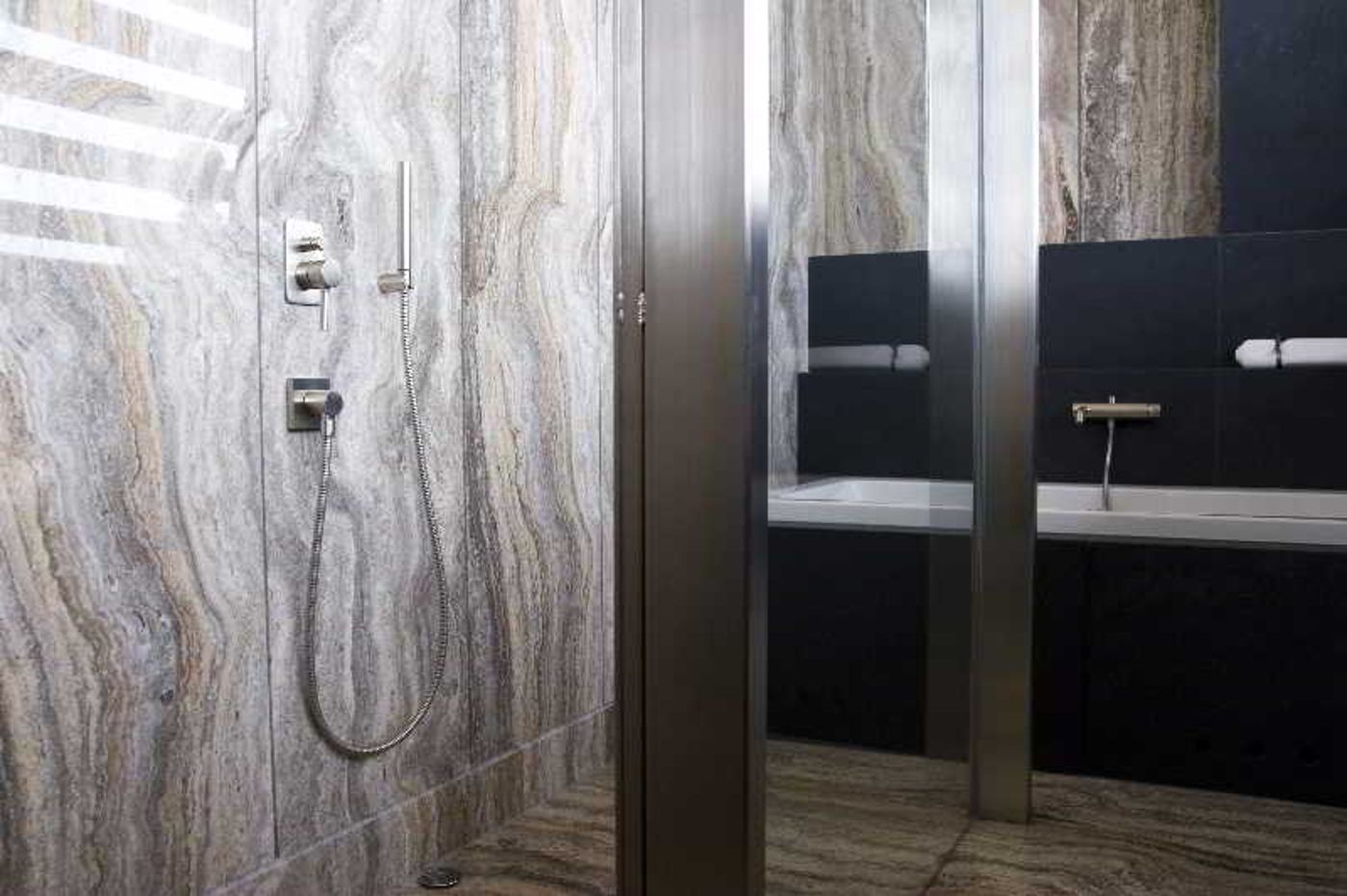 Monopol Wroclaw-Poland-WROCLAW-Room-7