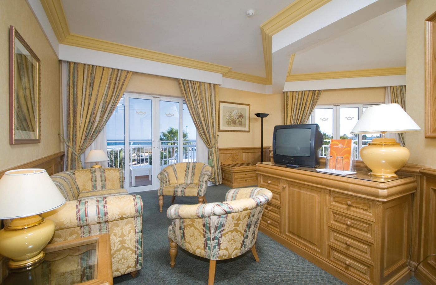 Club-Hotel-Riu-Paraiso-Lanzarote-Resort-Room-37