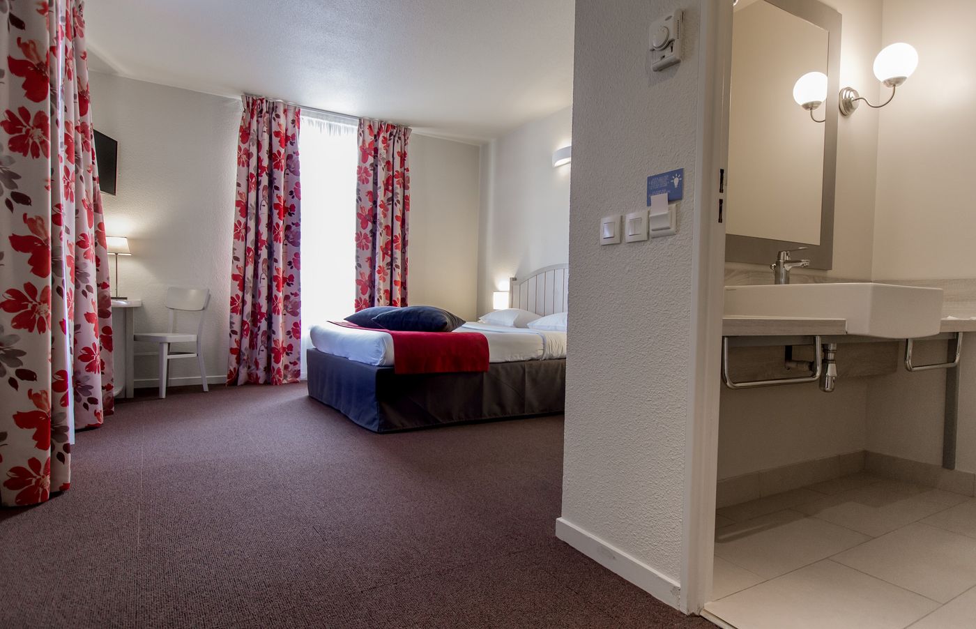 Campanile-Val-de-France-Ex-Kyriad-Disneyland-Room-6