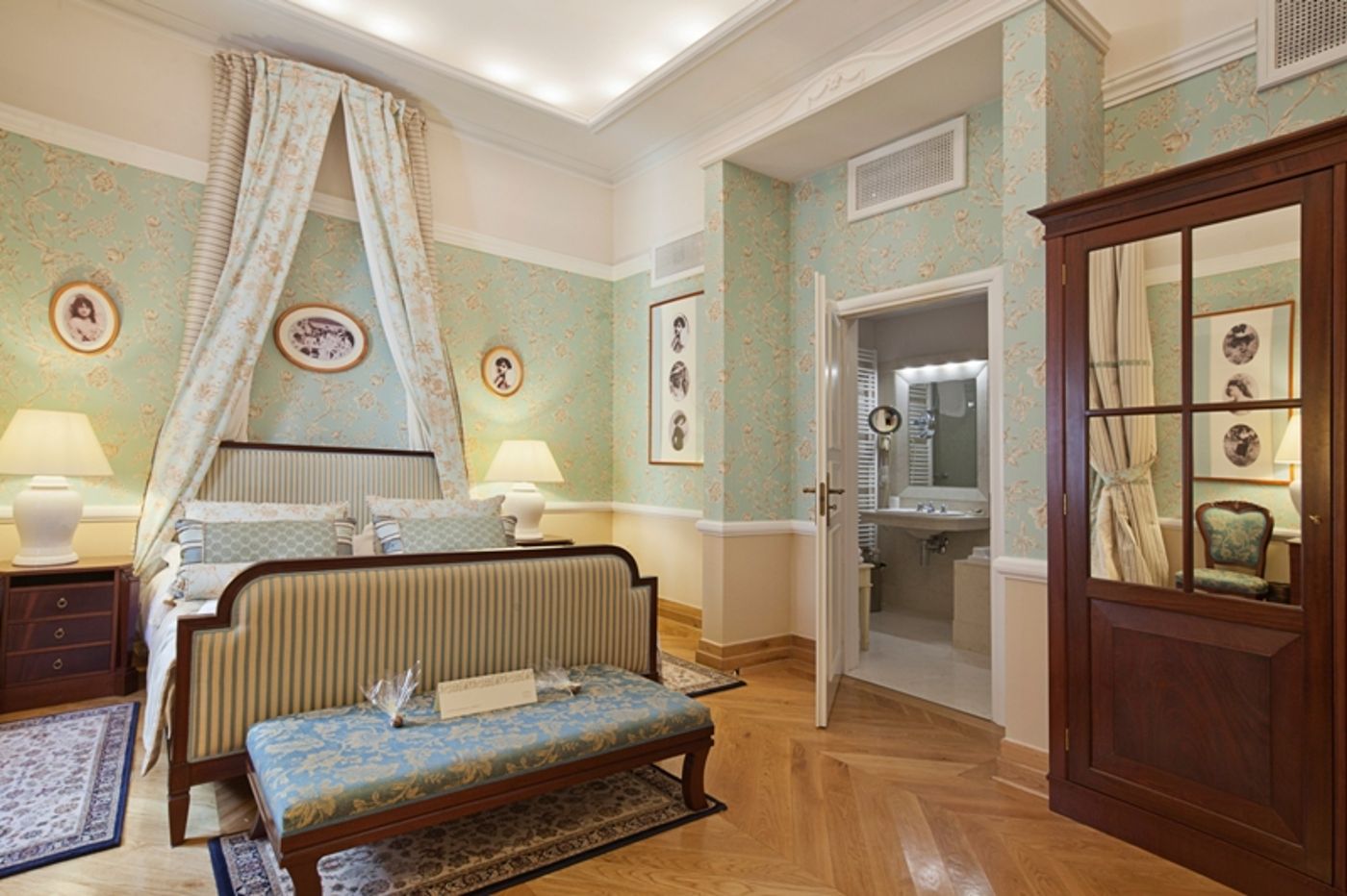 The-Bonerowski-Palace-Room-14