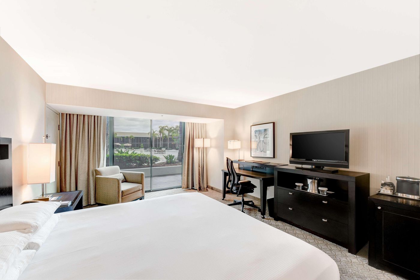 Hilton-Anaheim-Room-38