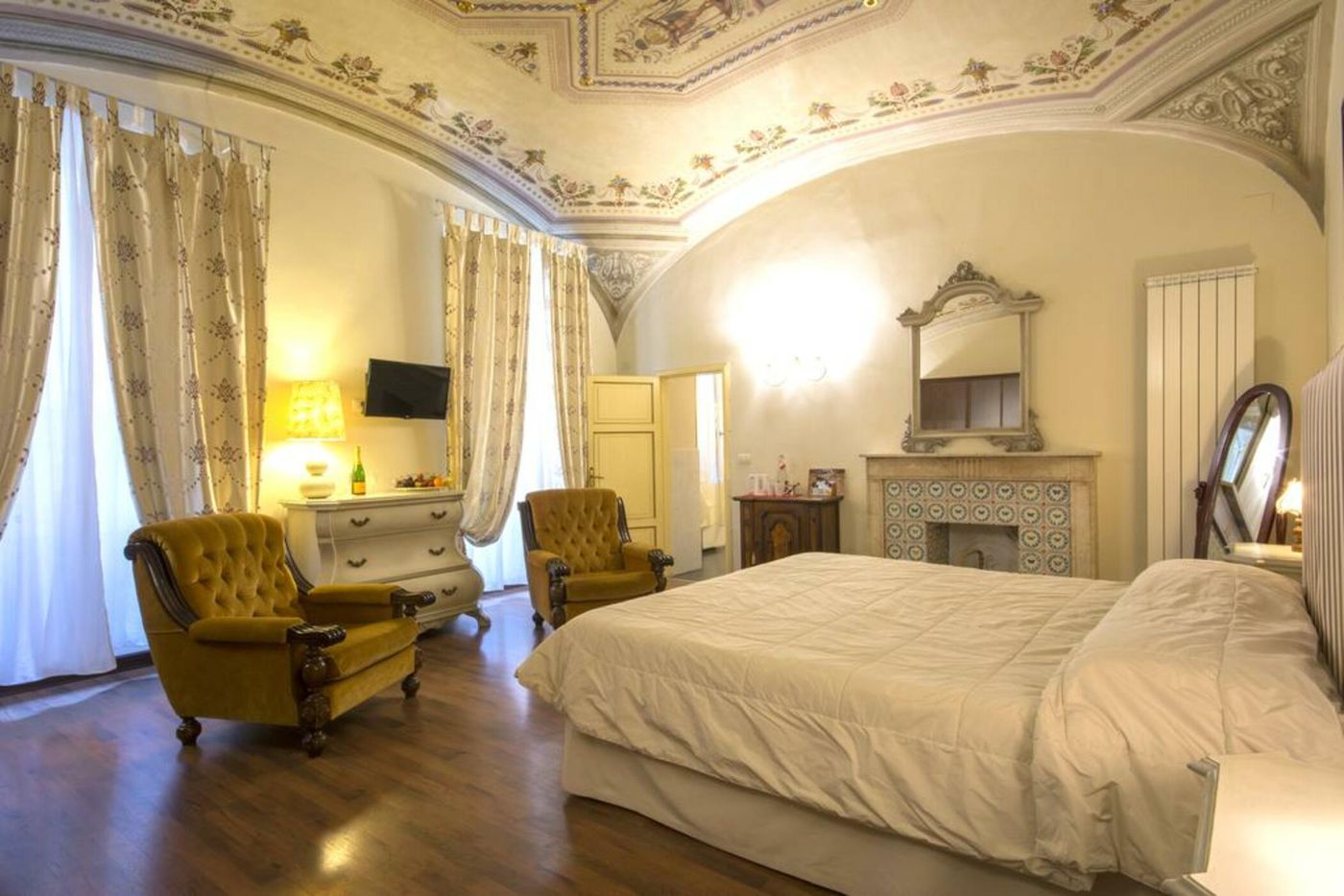 Palazzo-Bulgarini-Room-1