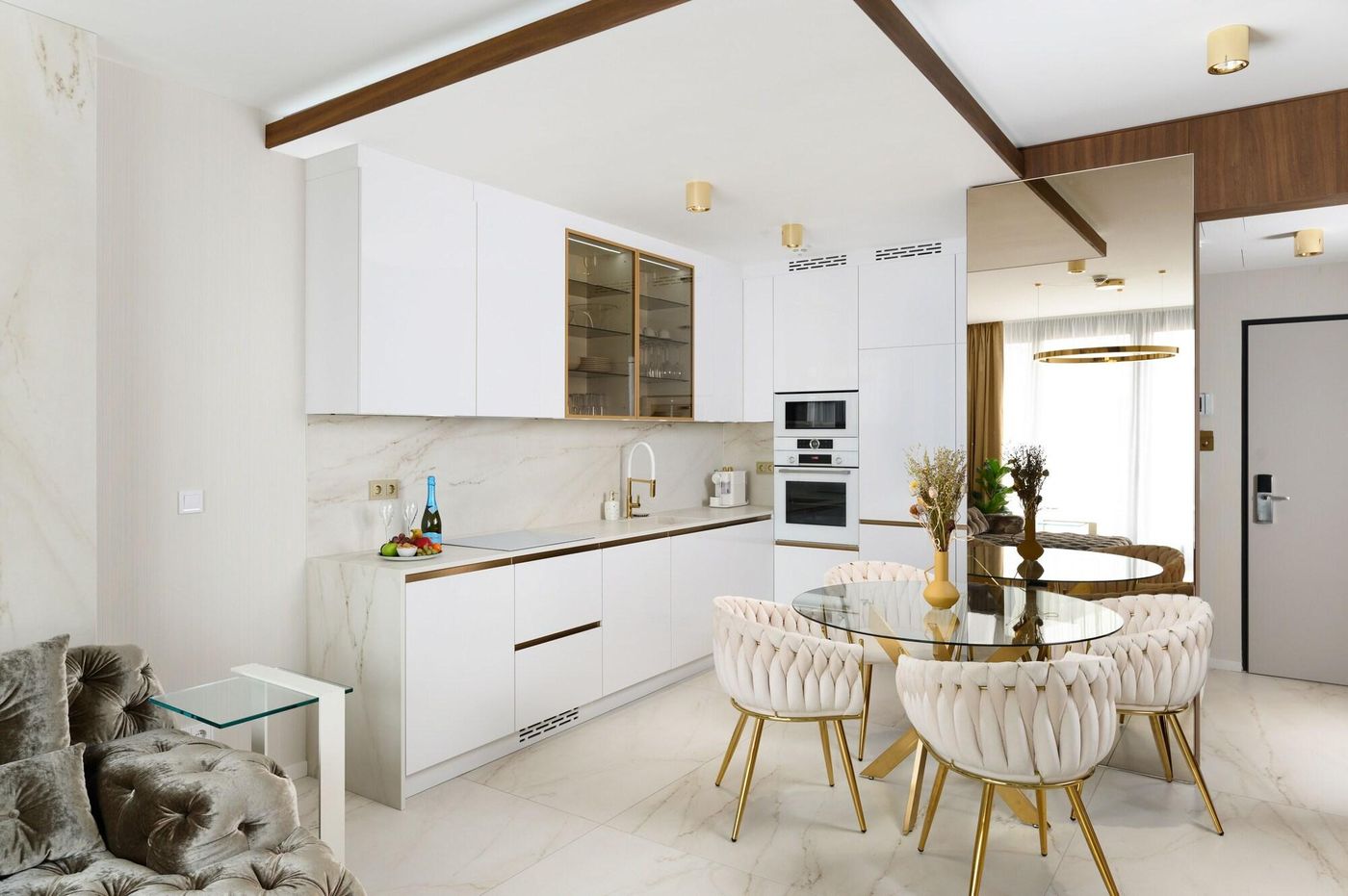 Hotel-Emerald---Suites-Room-11