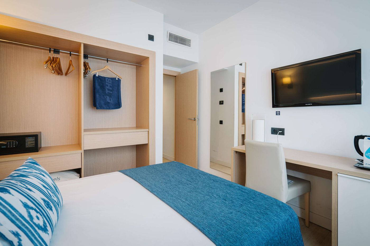 THB-Los-Molinos-Class-Room-33