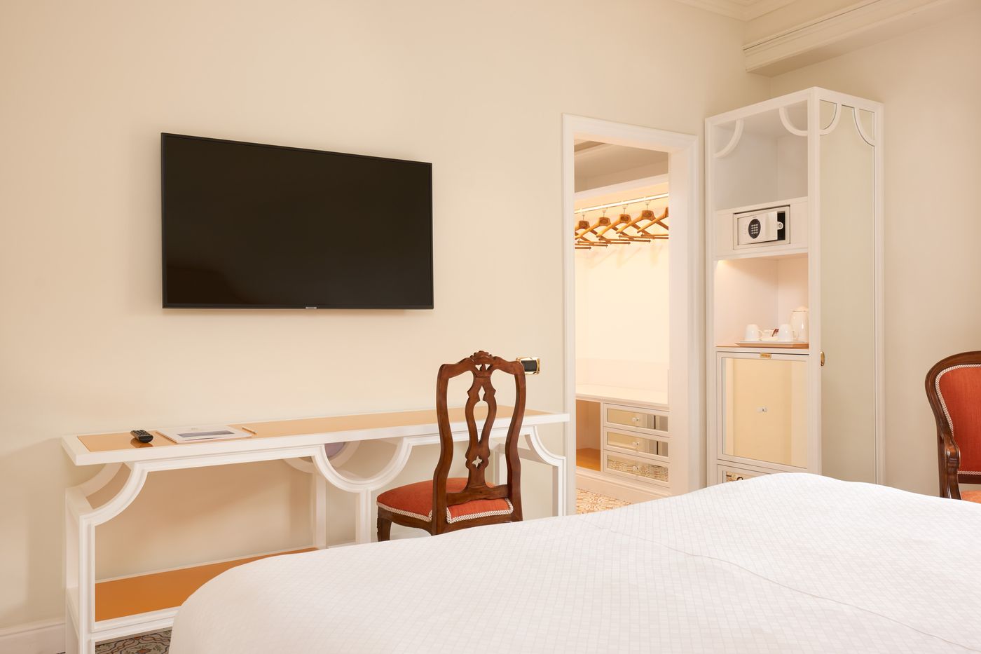 Grand-Hotel-de-la-Ville-Room-38