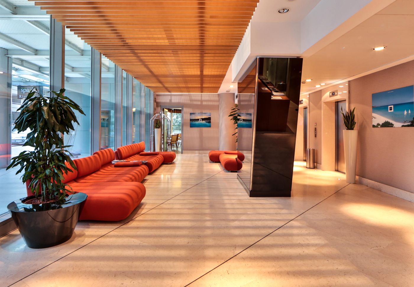 Unahotels-The-One-Milano-Lobby-14