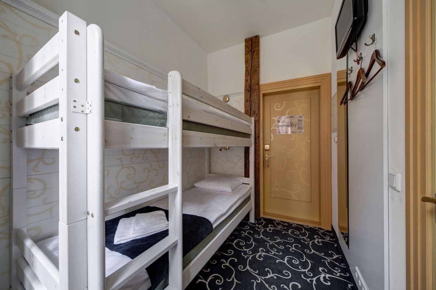 Meriton-Old-Town-Garden-Room-6