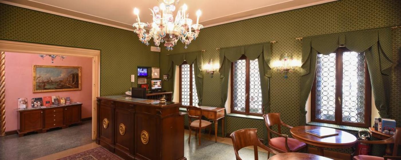 Hotel-San-Moise-Lobby-12