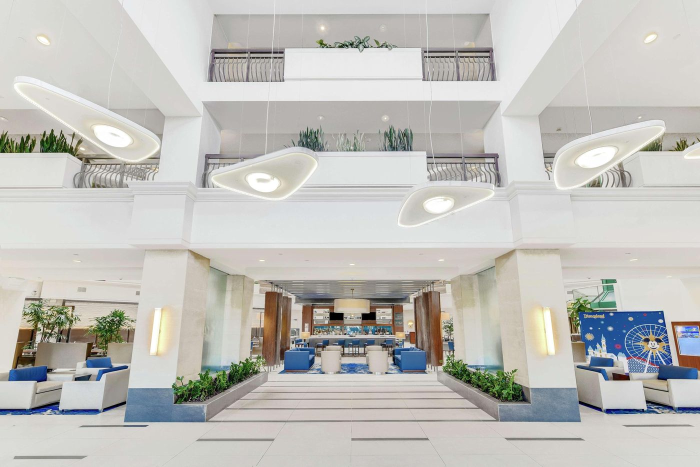 Embassy-Suites-by-Hilton-Anaheim-Orange-Bar-4