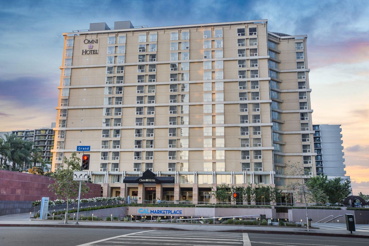 Omni-Los-Angeles-Hotel-at-California-Plaza-General-view-8