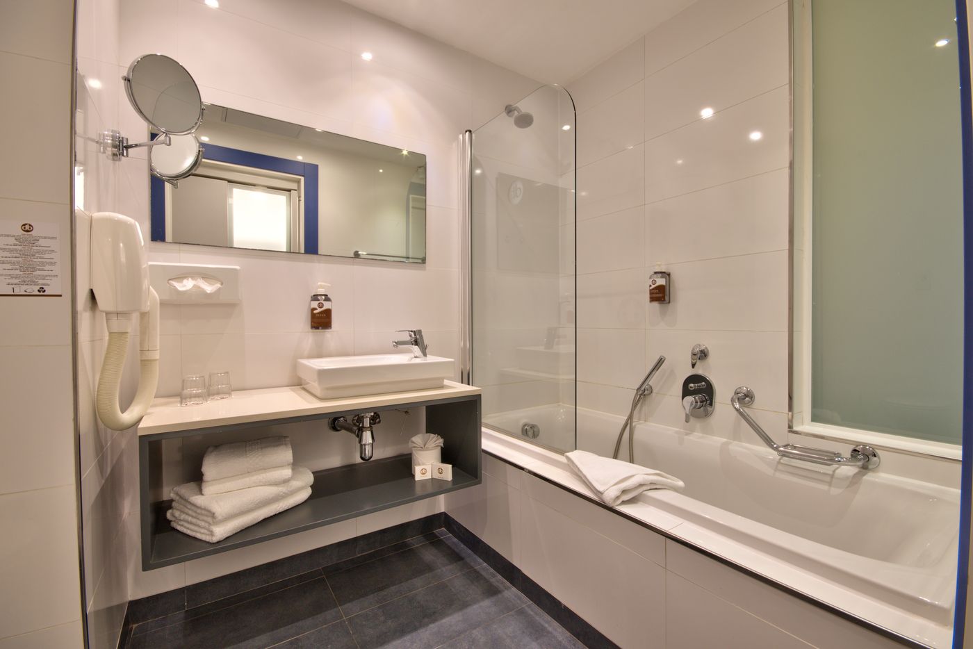 db-Seabank-Resort---Spa-Room-16