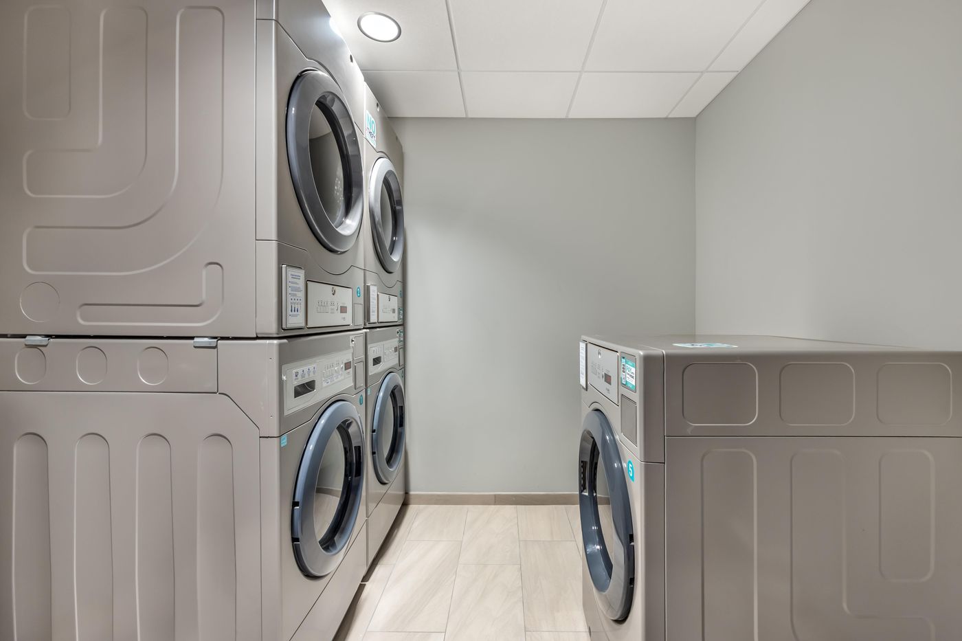 Holiday Inn Express & Suites Nashville West End Un-United States-Nashville-General view-9