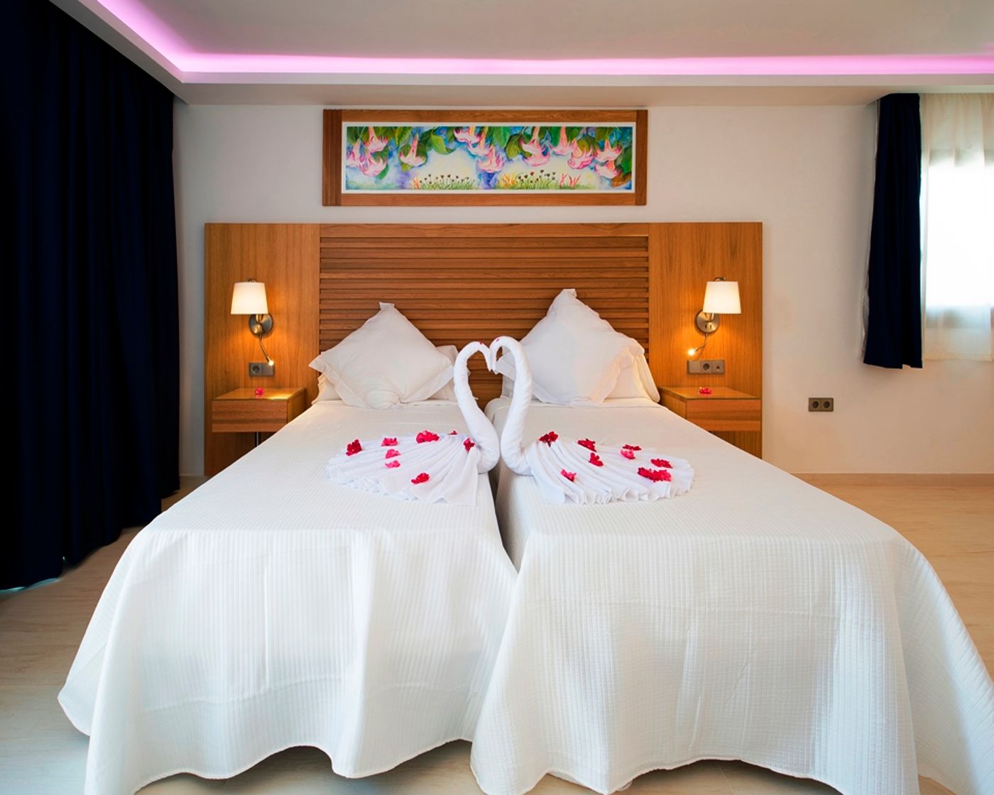 Apartamentos-Squash-Ibiza-Center-Room-20