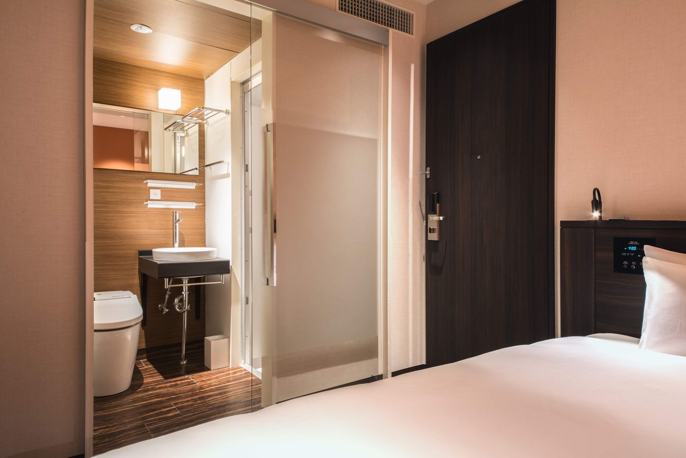 the b akasaka-mitsuke-Japan-TOKYO-Room-3