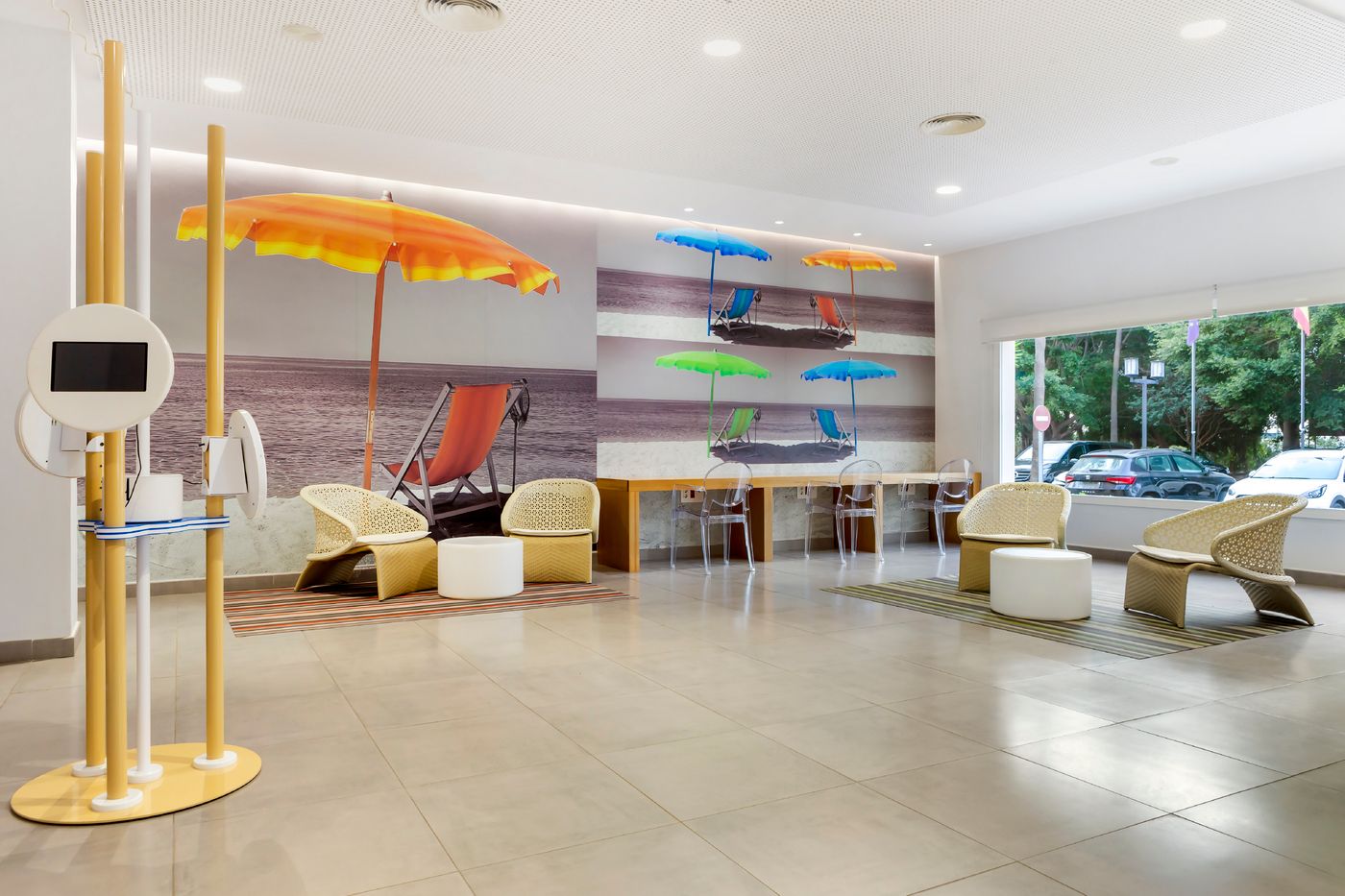 Los-Amigos-Beach-Club-Lobby-34