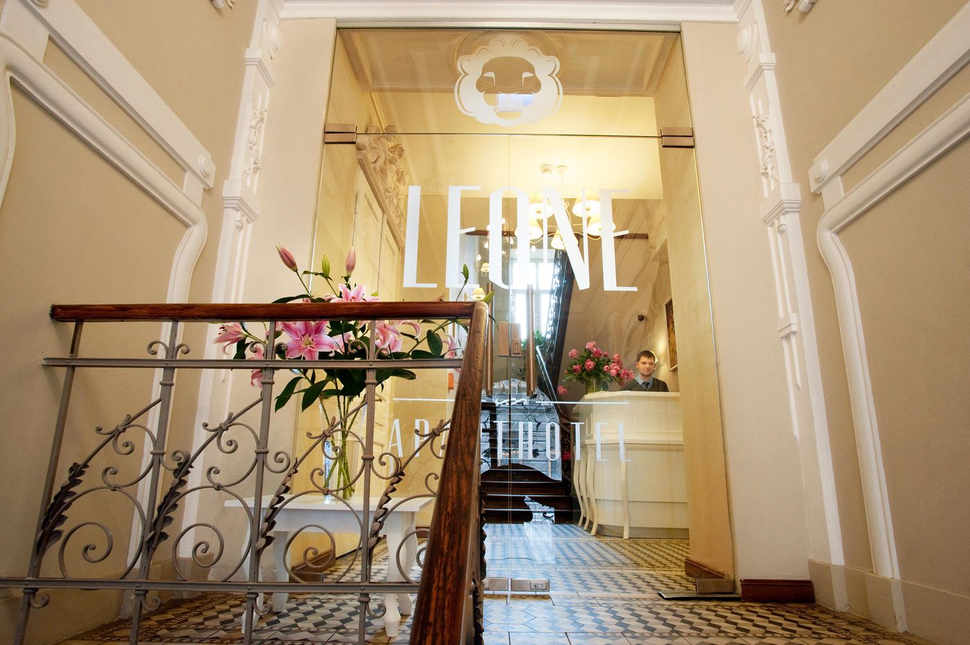 Leone-Aparthotel-Lobby-12