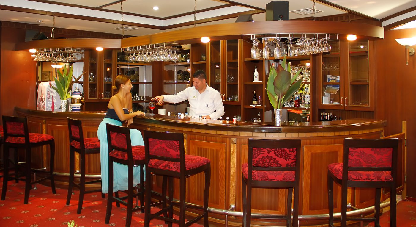 Royal-Atlantis-Beach-Bar-27