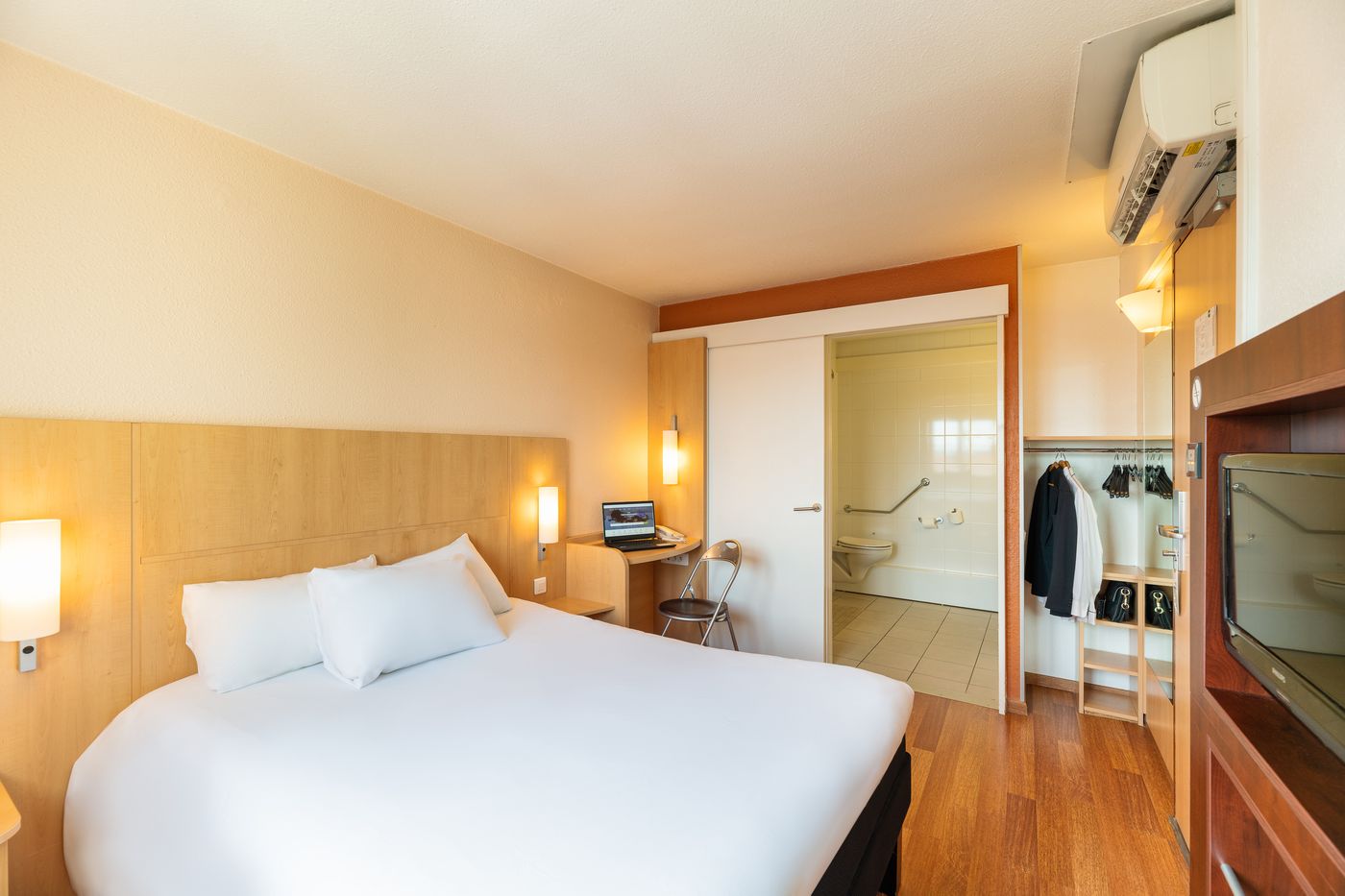 B&B HOTEL Lyon Eurexpo Bron - France - BRON - Room - 9