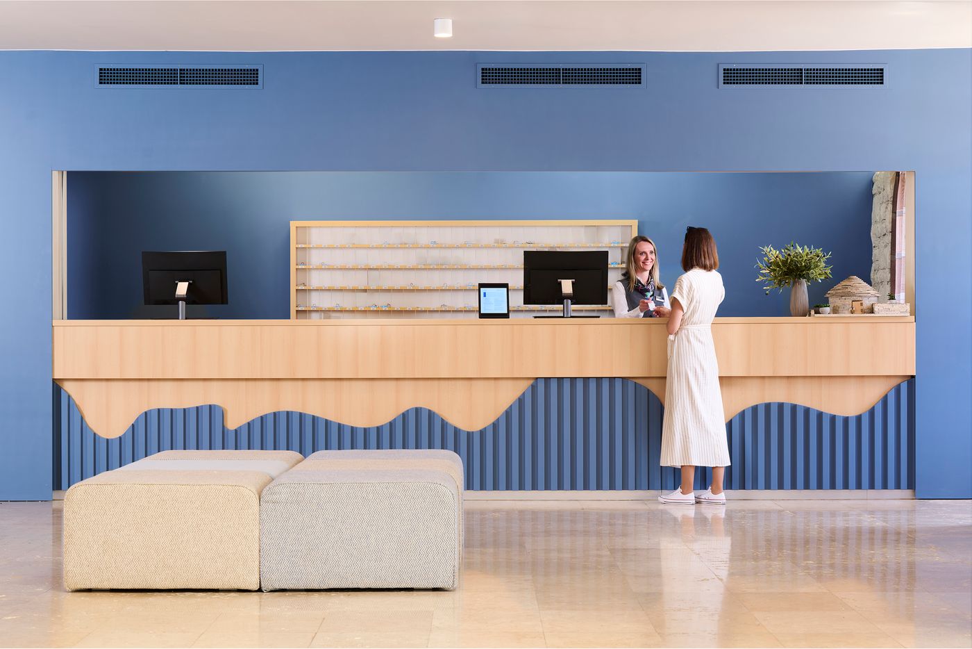 Hotel-Laguna-Lobby-35