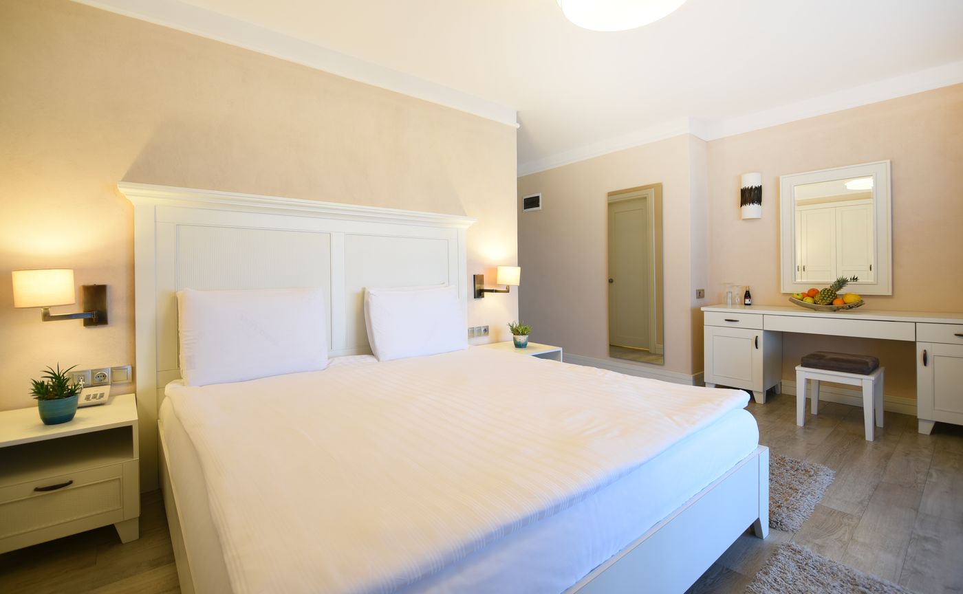 Temenos-Luxury-Hotel---SPA-Room-28