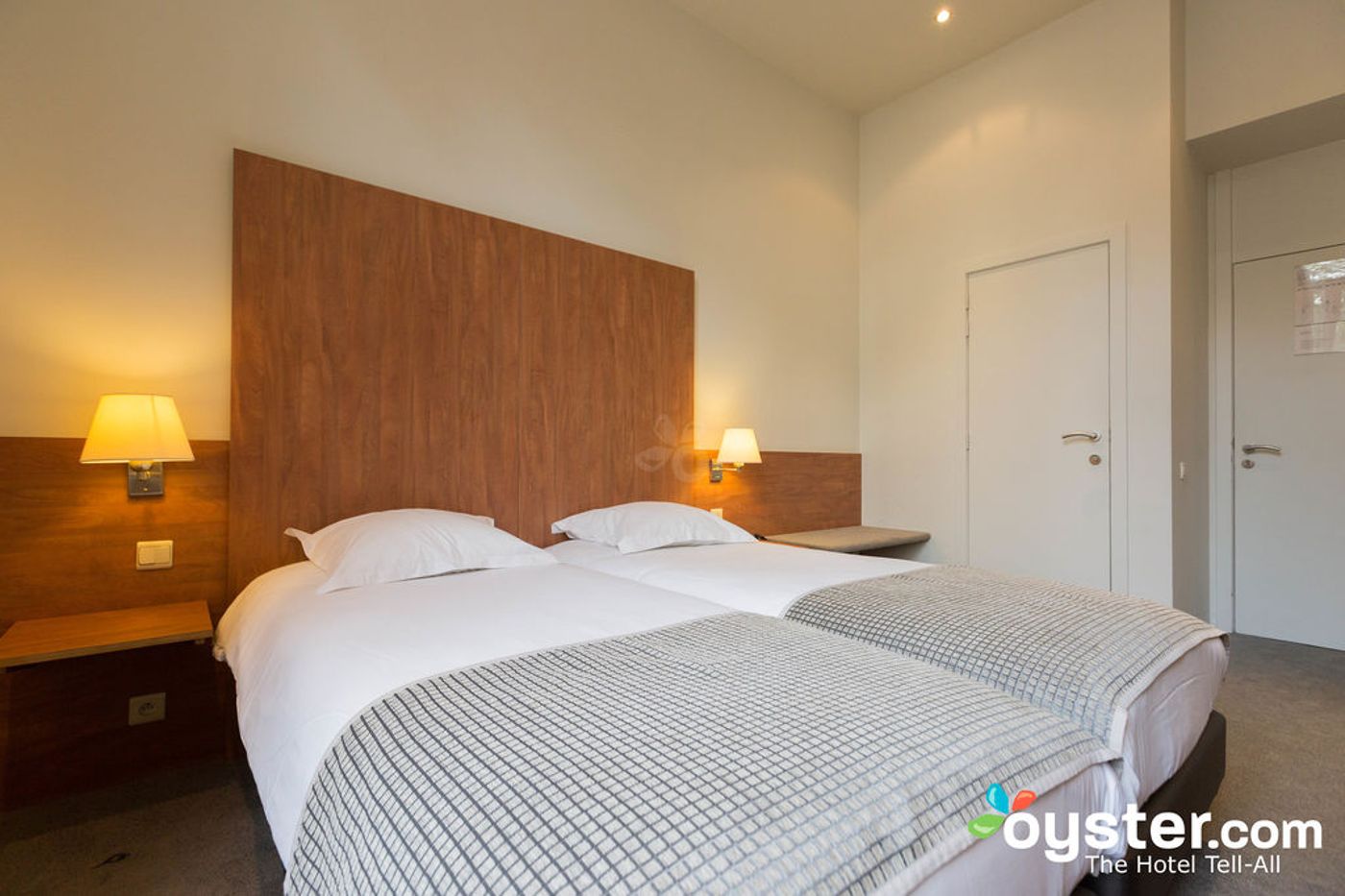 Hotel-Du-Congres-Room-27