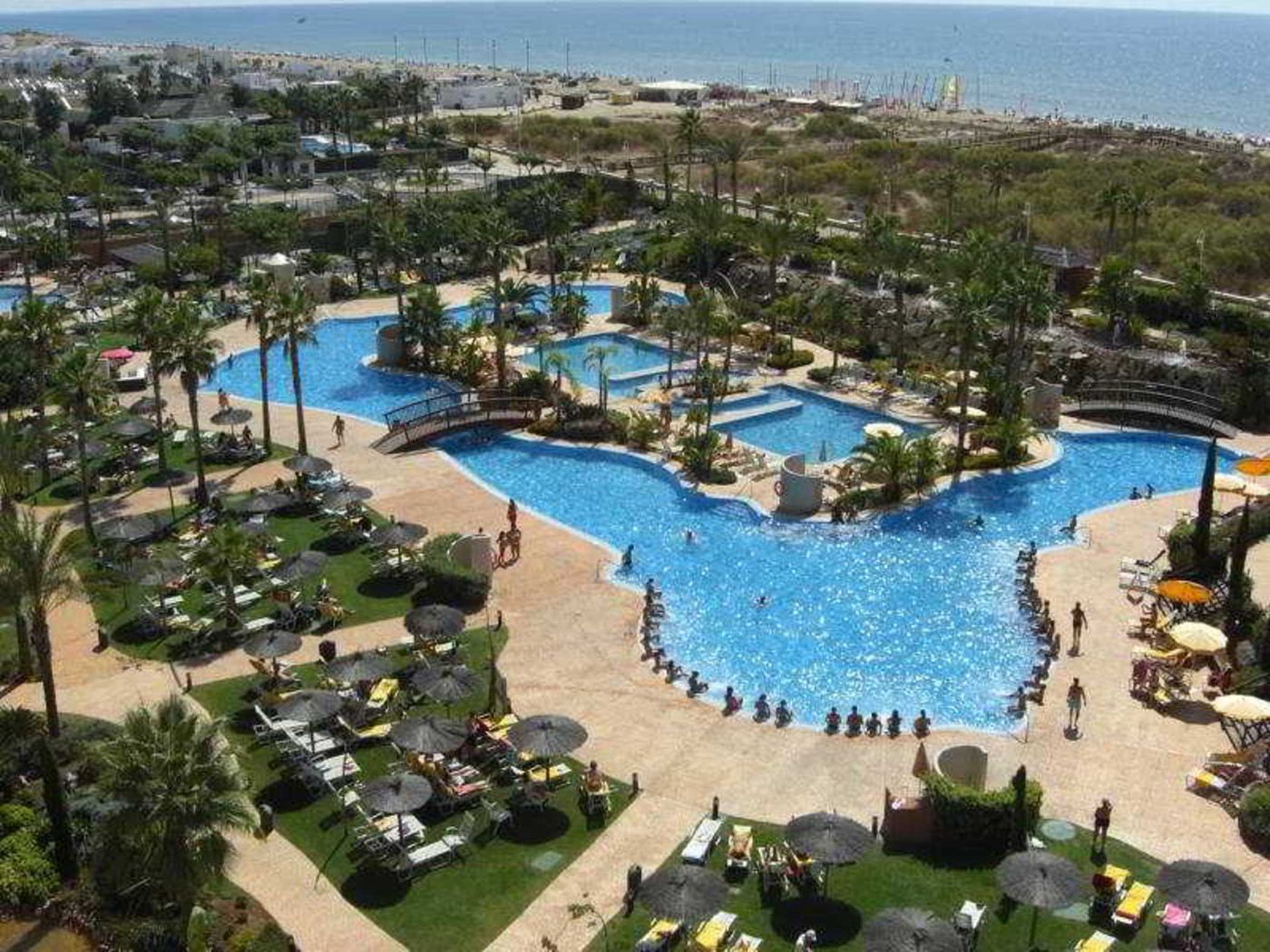 Puerto-Antilla-Grand-Hotel-Pool-5