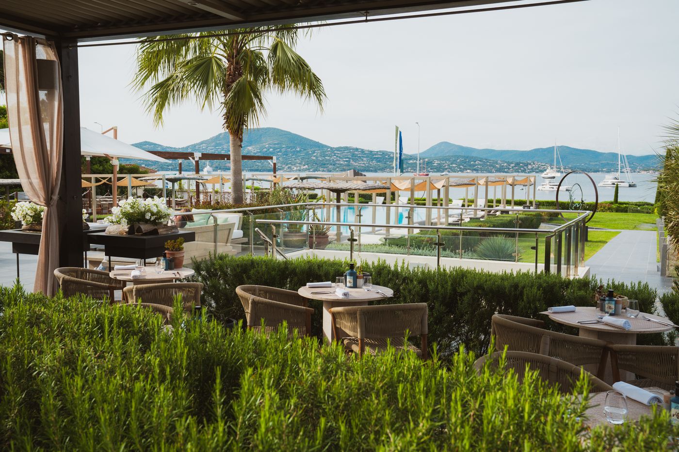 Kube-Hotel-St-Tropez-Terrace-11