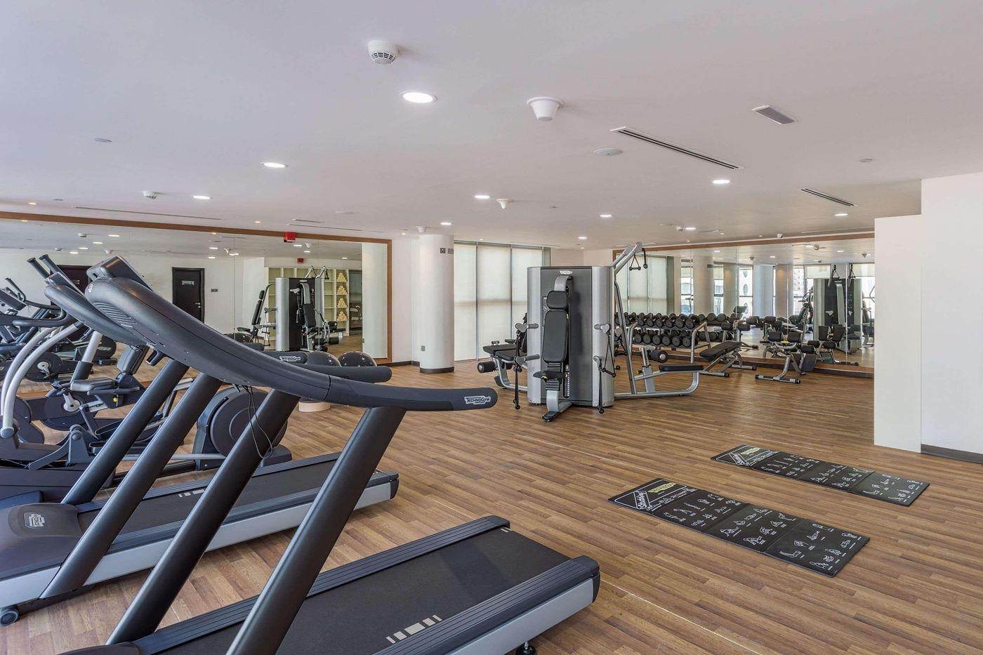 Wyndham-Dubai-Marina-Sports-and-Entertainment-63