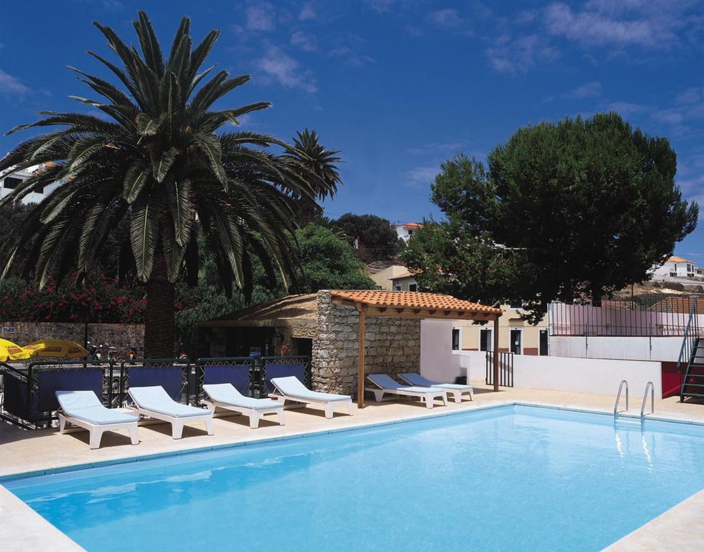 Praia-Dourada-Pool-1