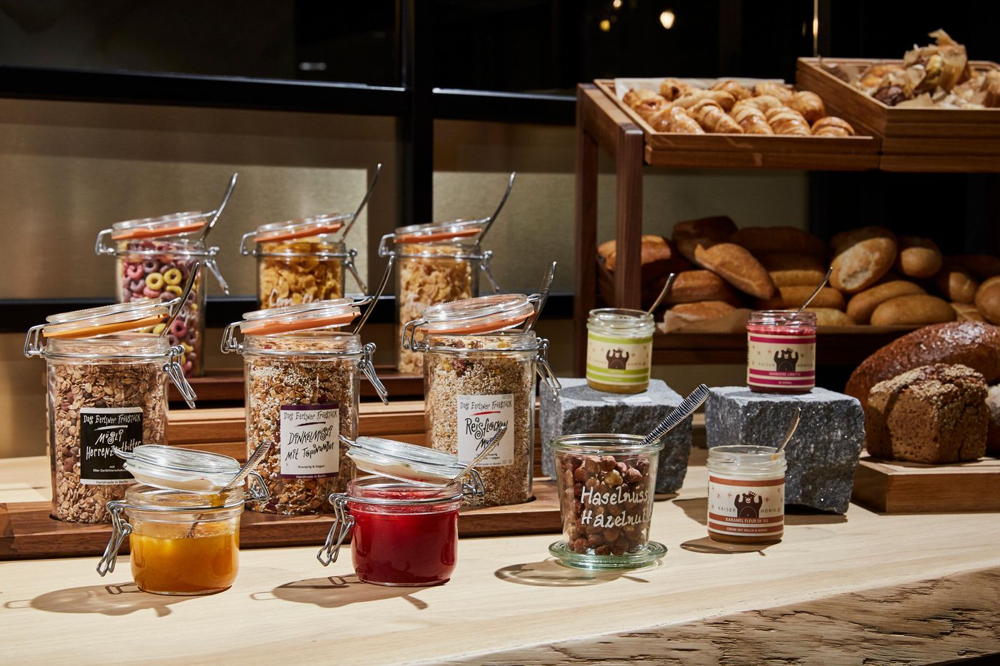 Hotel-Indigo-Berlin---East-Side-Gallery-Restaurant-43