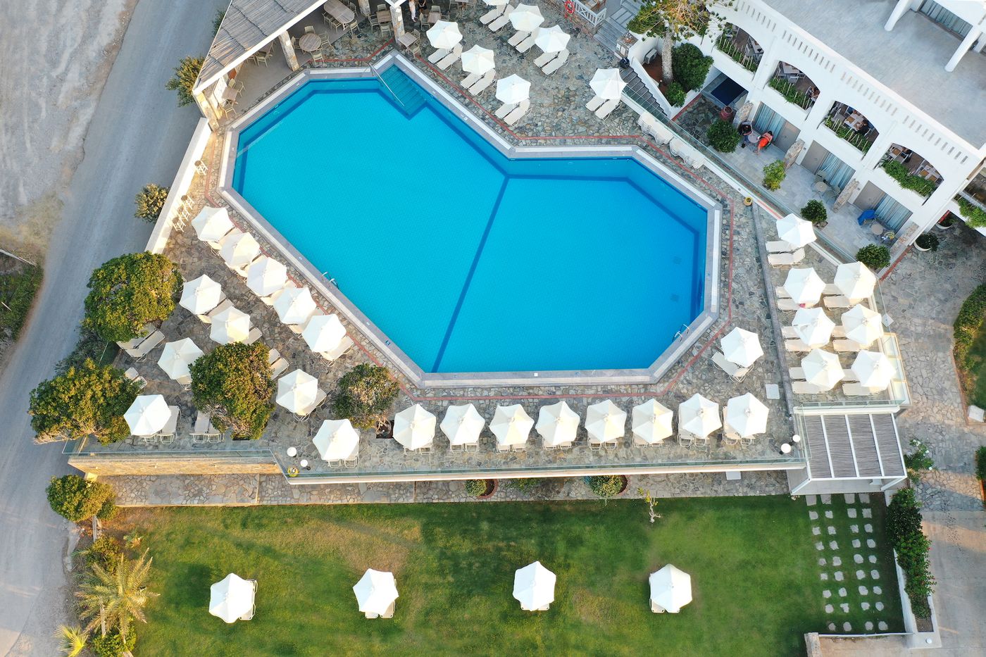 Maritimo-Beach-Hotel-Pool-1