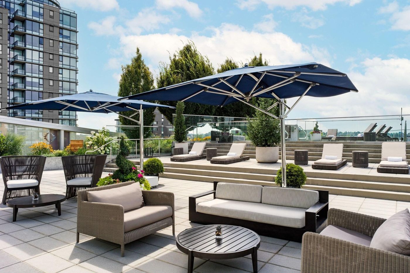 JW-Marriott-parq-Vancouver-Lobby-63