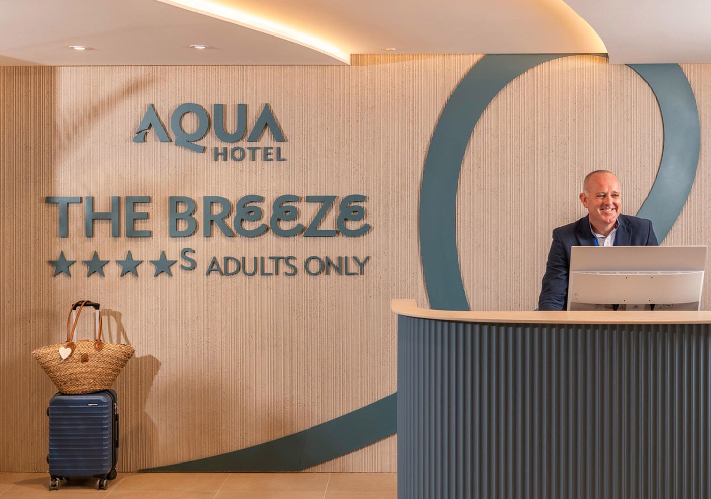 Aqua-Hotel-Montagut-Suites-Lobby-64