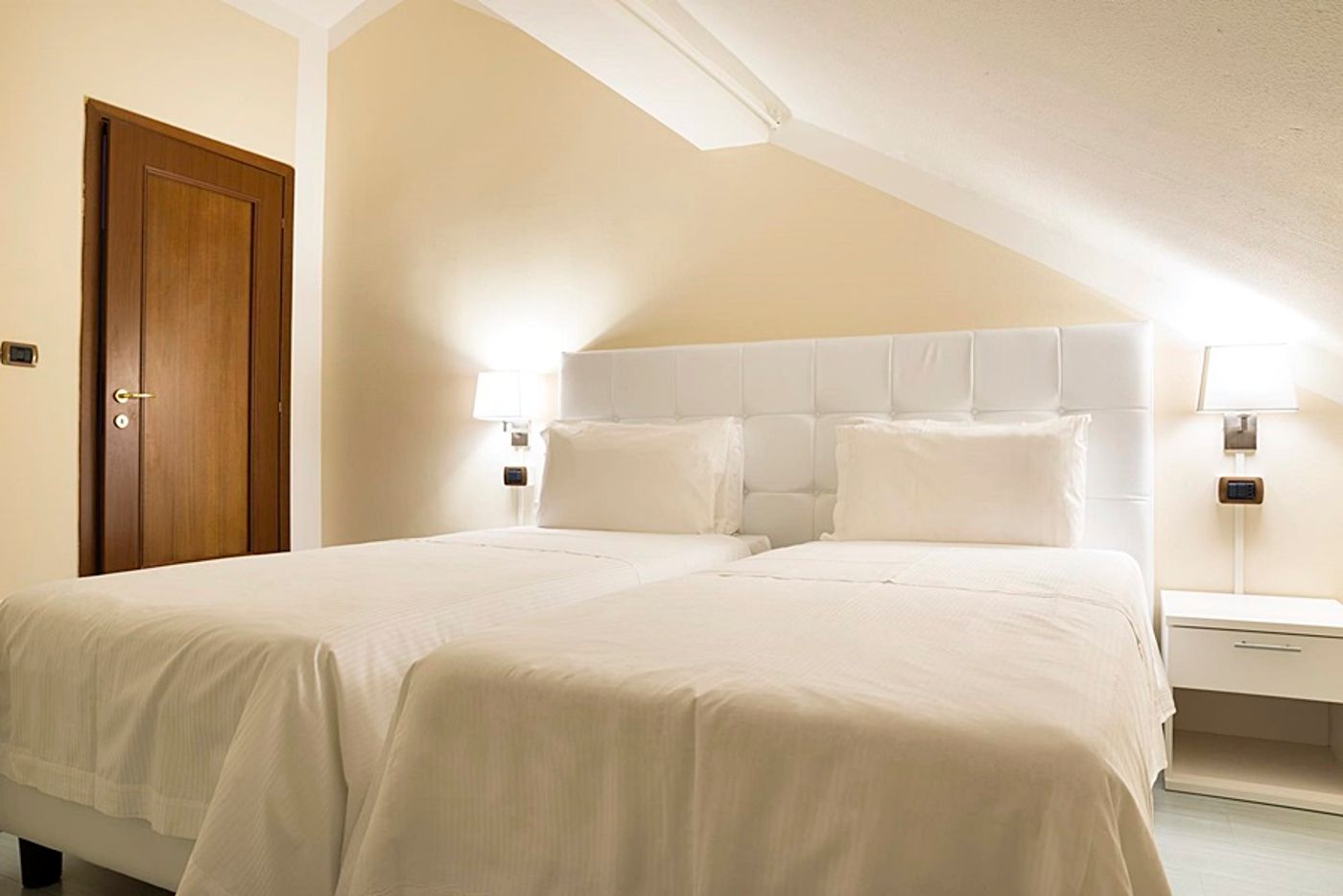 Tourist - Italy - Torino - Room - 9