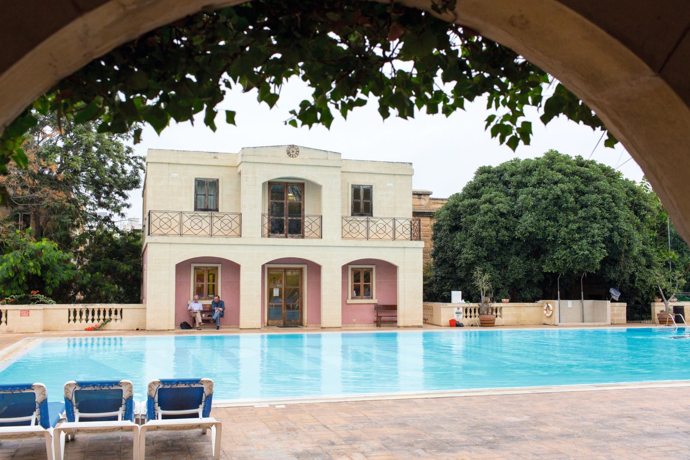 Sprachcaffe-International-Aparthotel-Pembroke-Lobby-4