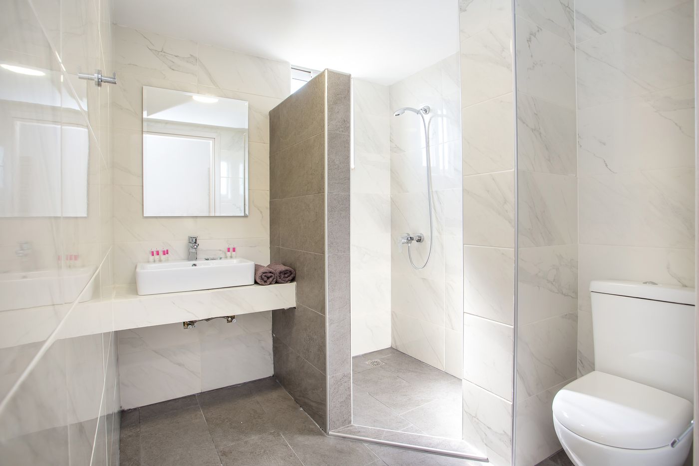 Anika-Studios-Room-17