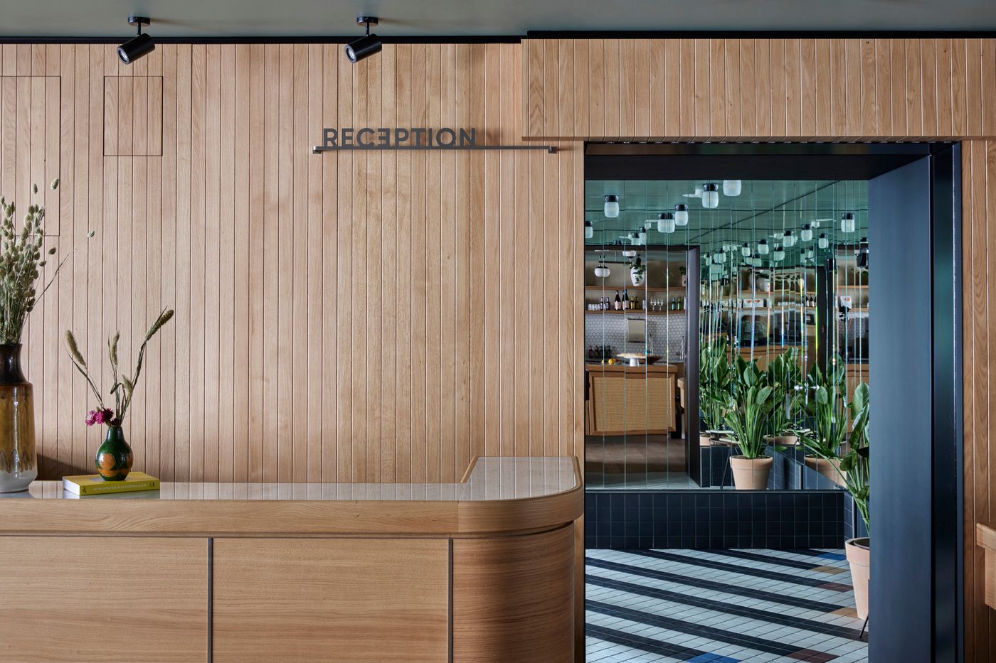 Schwan-Locke--Landwehrstrasse-Lobby-20