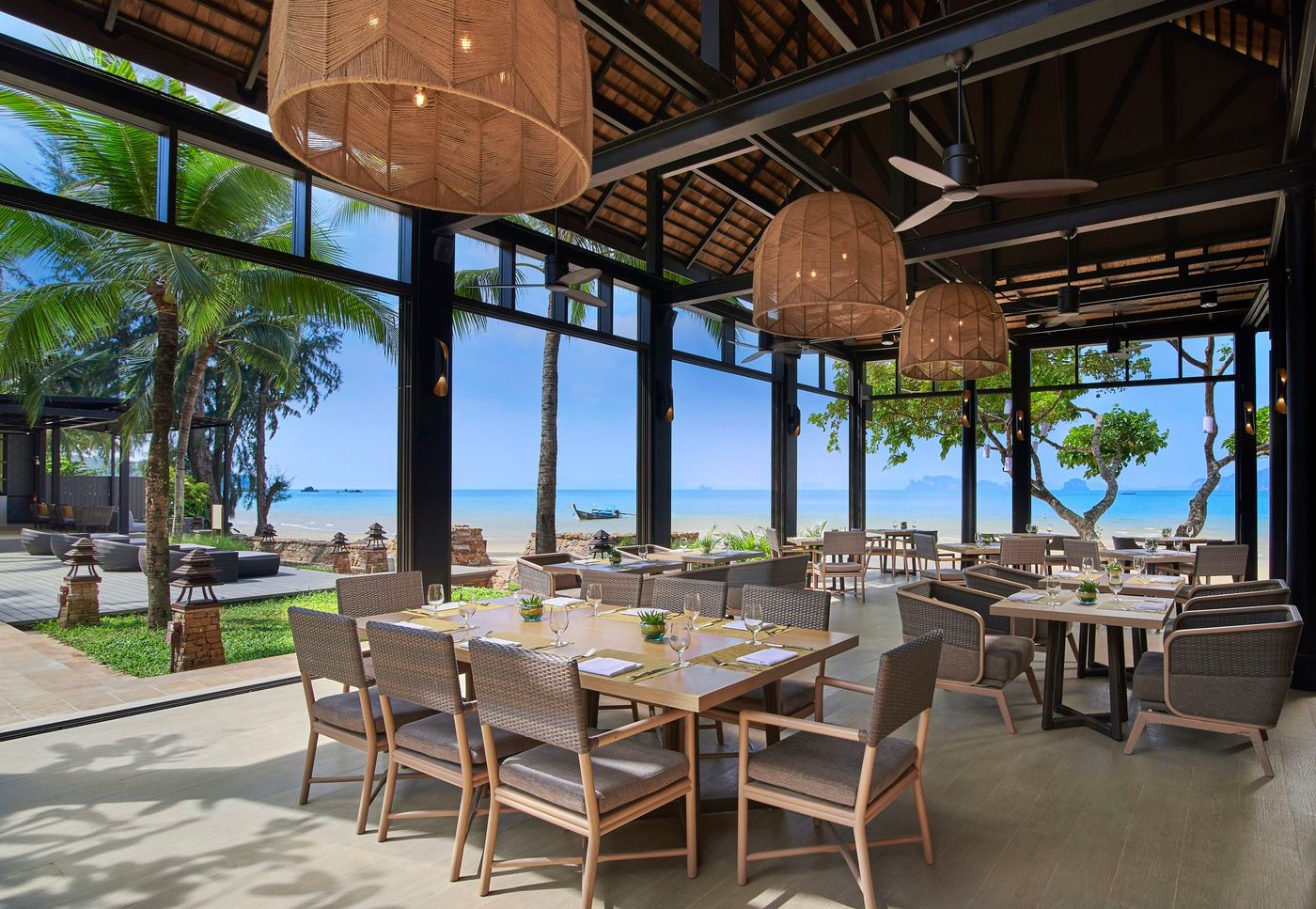 Amari-Vogue-Krabi-Restaurant-37