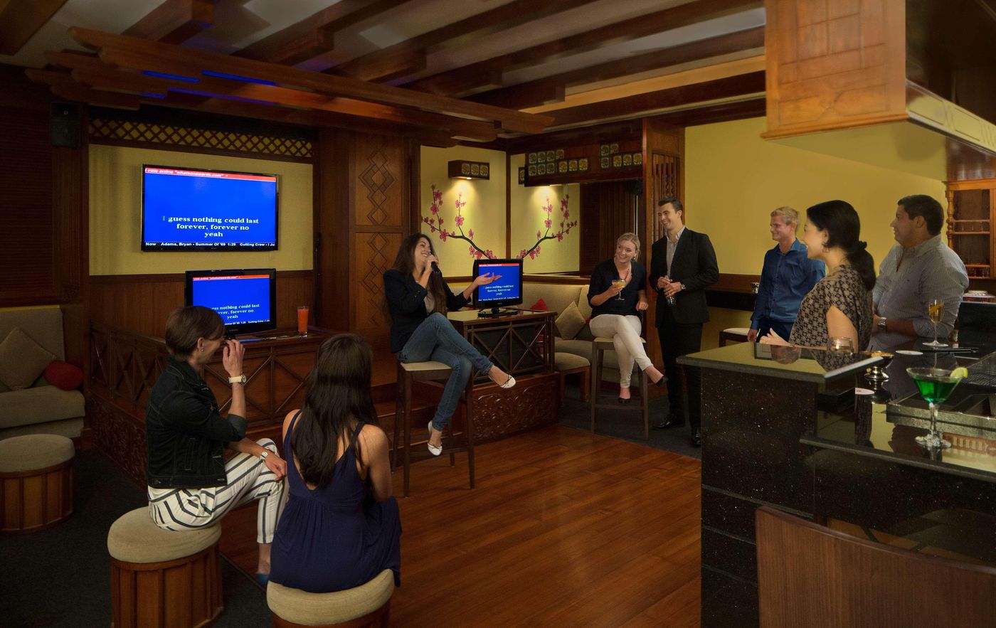 Hyatt-Regency-Dubai-Bar-55