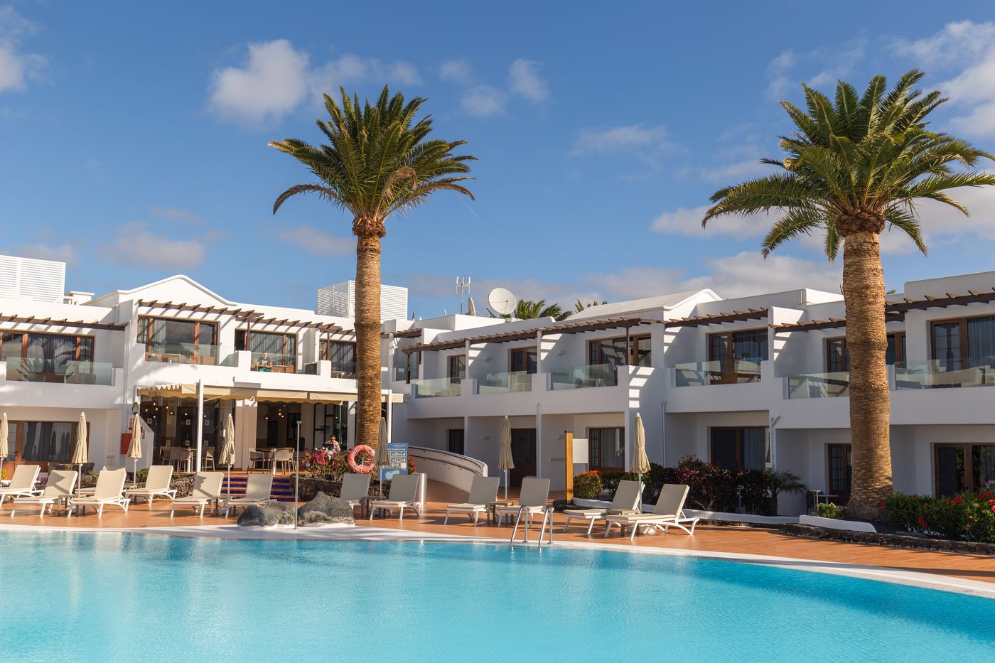 R2-Bahia-Kontiki-Beach-Aparthotel-Pool-2