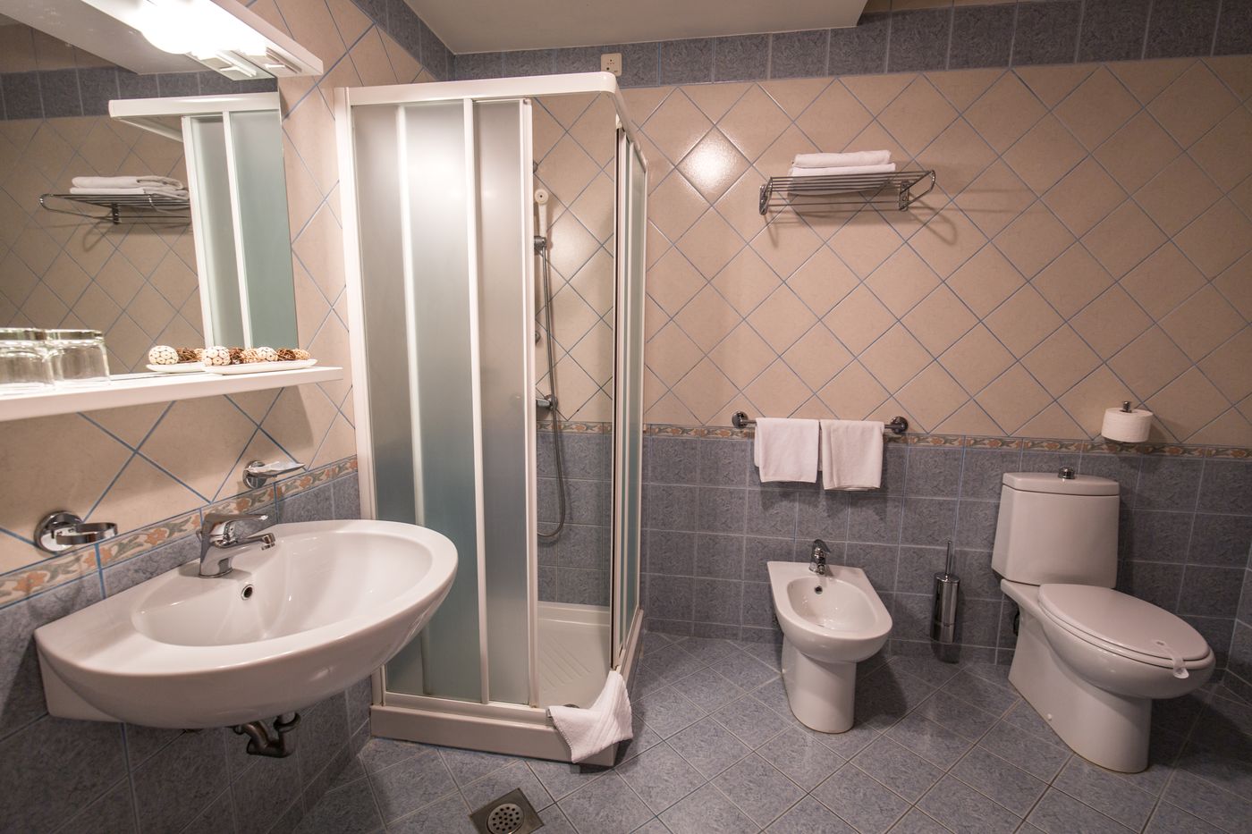 Splendid-Resort-Room-36