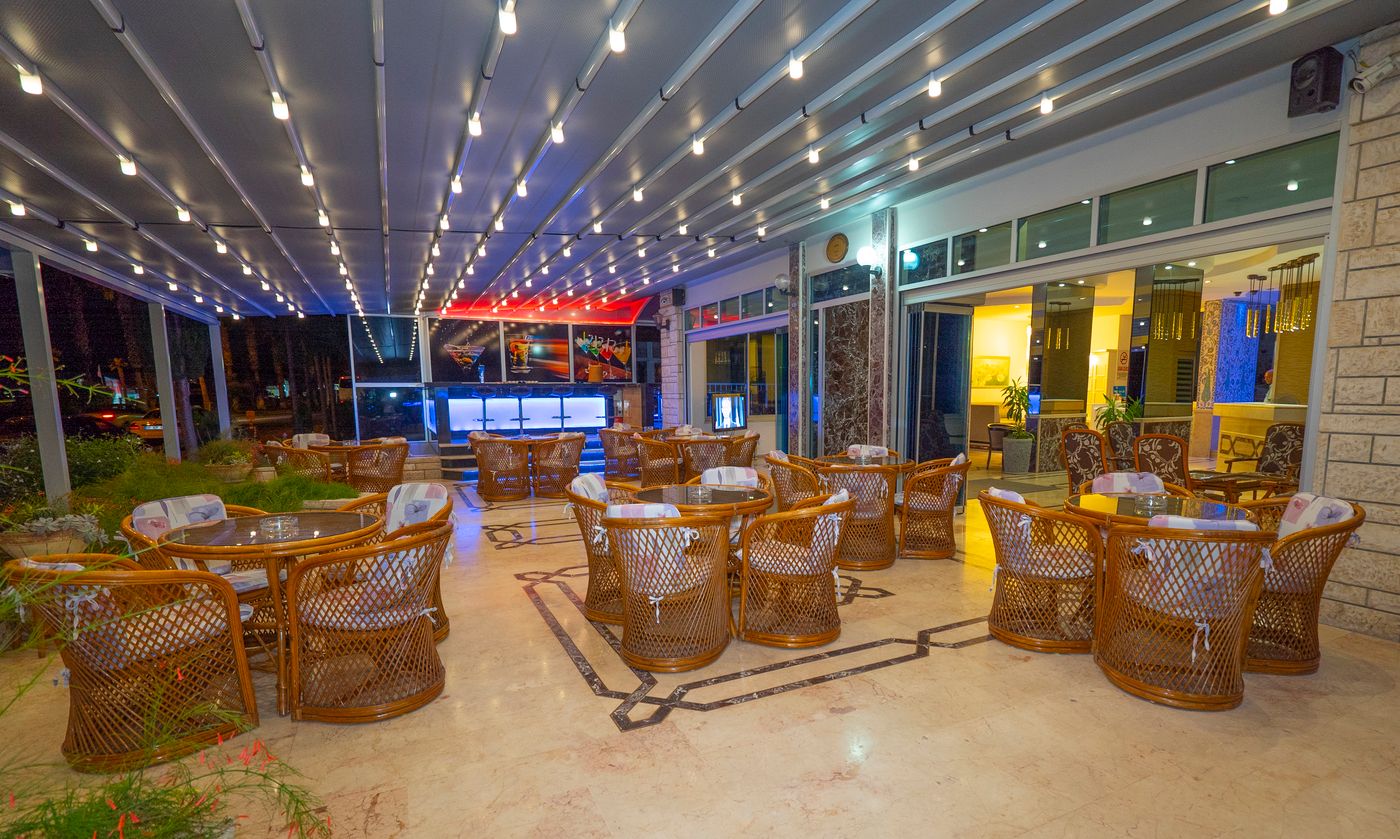 Kleopatra-Celine-Bar-8