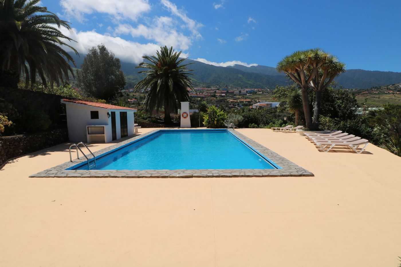 Apartamentos-Miranda-Pool-2