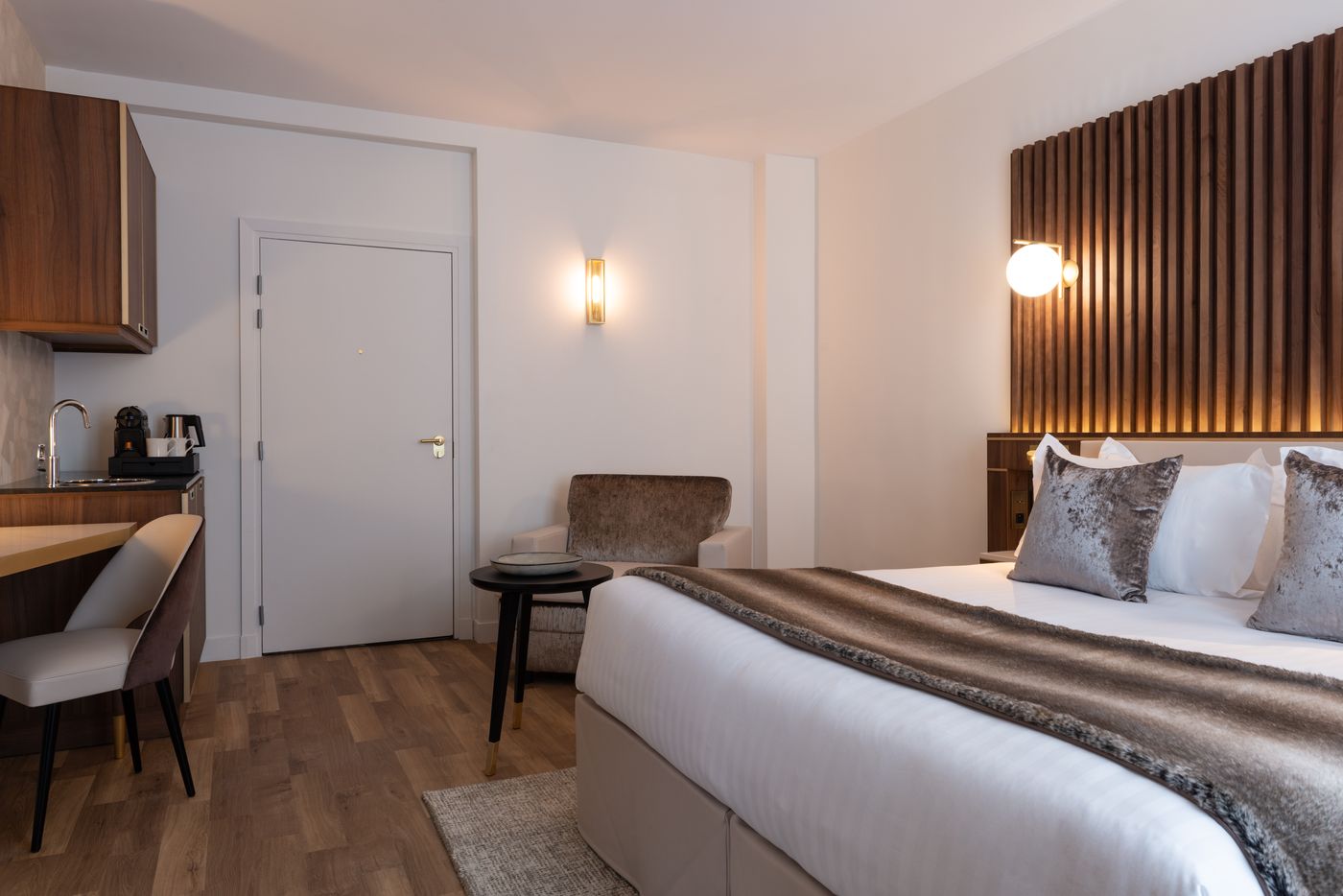 Hotel-Lord-Byron-Room-19