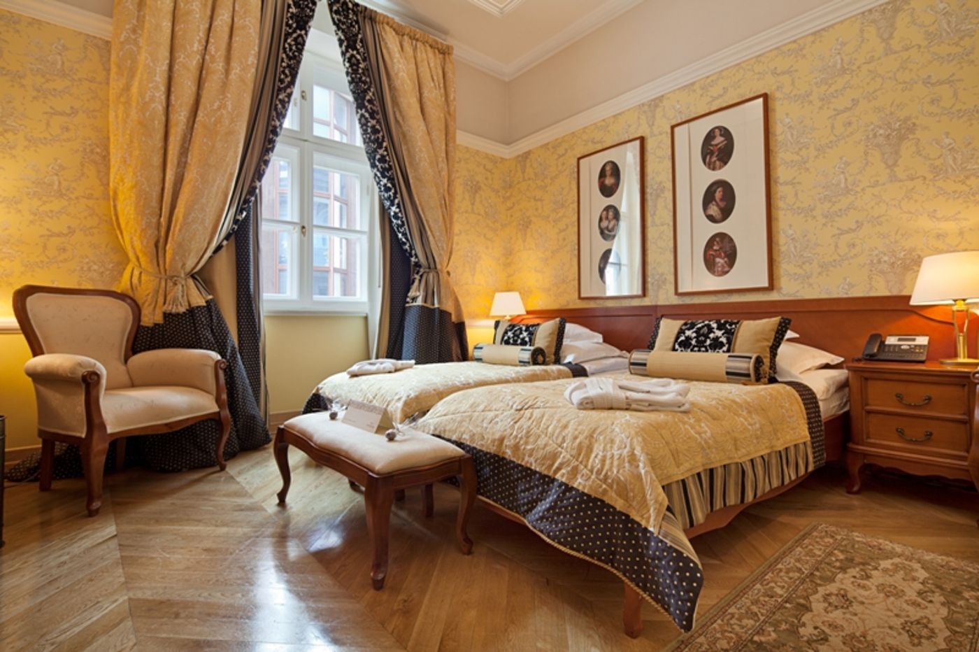 The-Bonerowski-Palace-Room-8